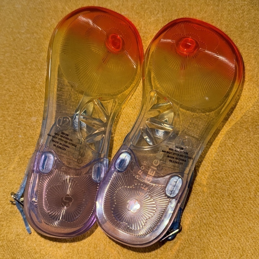 Kurt Geiger Kids Mini Maddison Multicolor Rainbow Coastal Jelly Thong Sandals - Picture 2 of 14